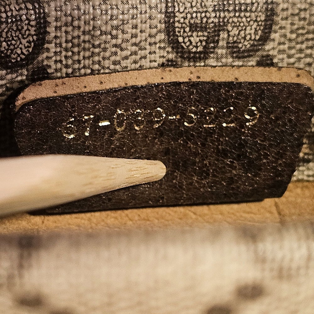 VINTAGE GUCCI CLUTCH - Picture 10 of 14